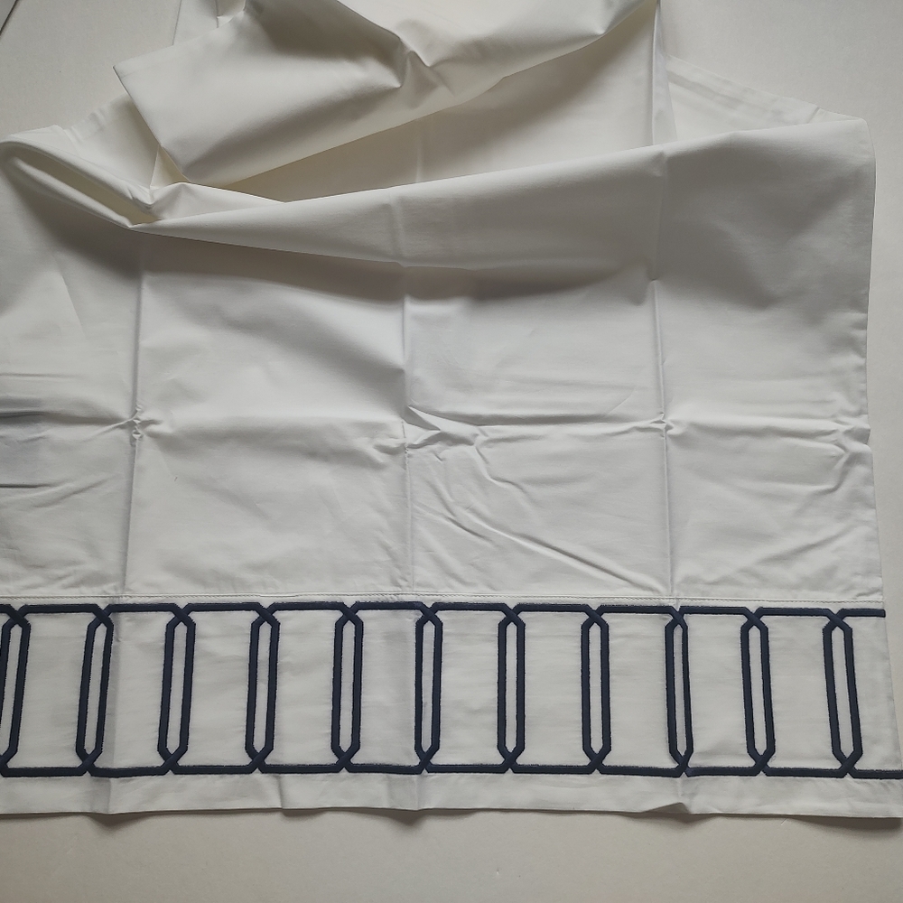 Williams Sonoma Grand Cancello 2 King Pillow Case s White Navy Blue Embroidered - Picture 12 of 12